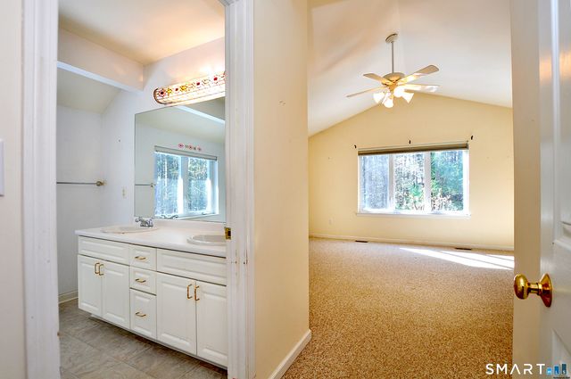 228 Castlewood Drive 228, Bloomfield, CT 06002