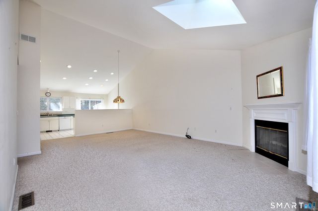 228 Castlewood Drive 228, Bloomfield, CT 06002