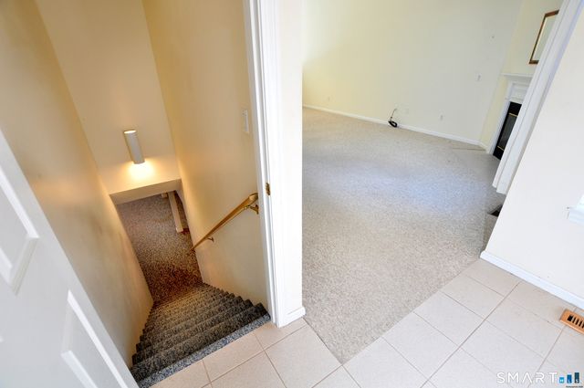 228 Castlewood Drive 228, Bloomfield, CT 06002