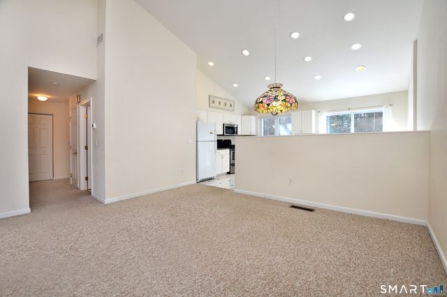 228 Castlewood Drive 228, Bloomfield, CT 06002