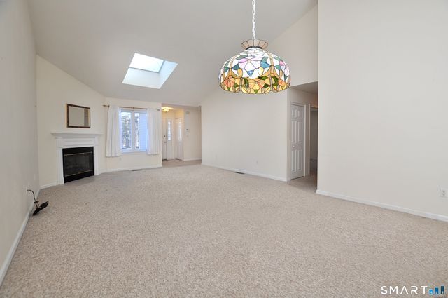 228 Castlewood Drive 228, Bloomfield, CT 06002