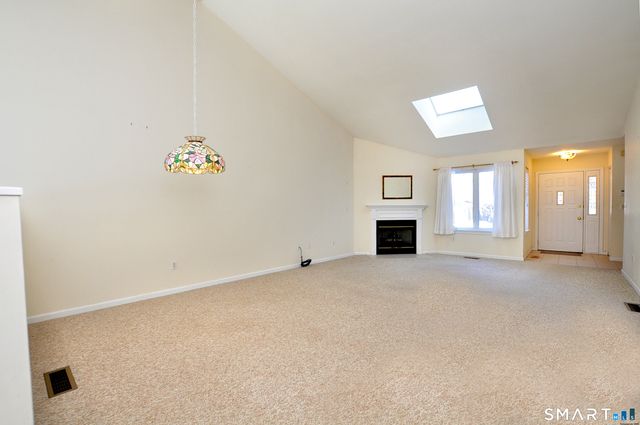 228 Castlewood Drive 228, Bloomfield, CT 06002