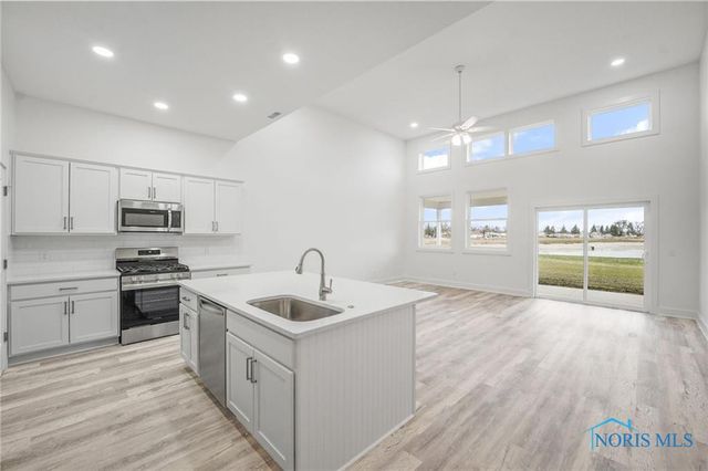 211 EAST BRIDGE Road, Northwood, OH 43619