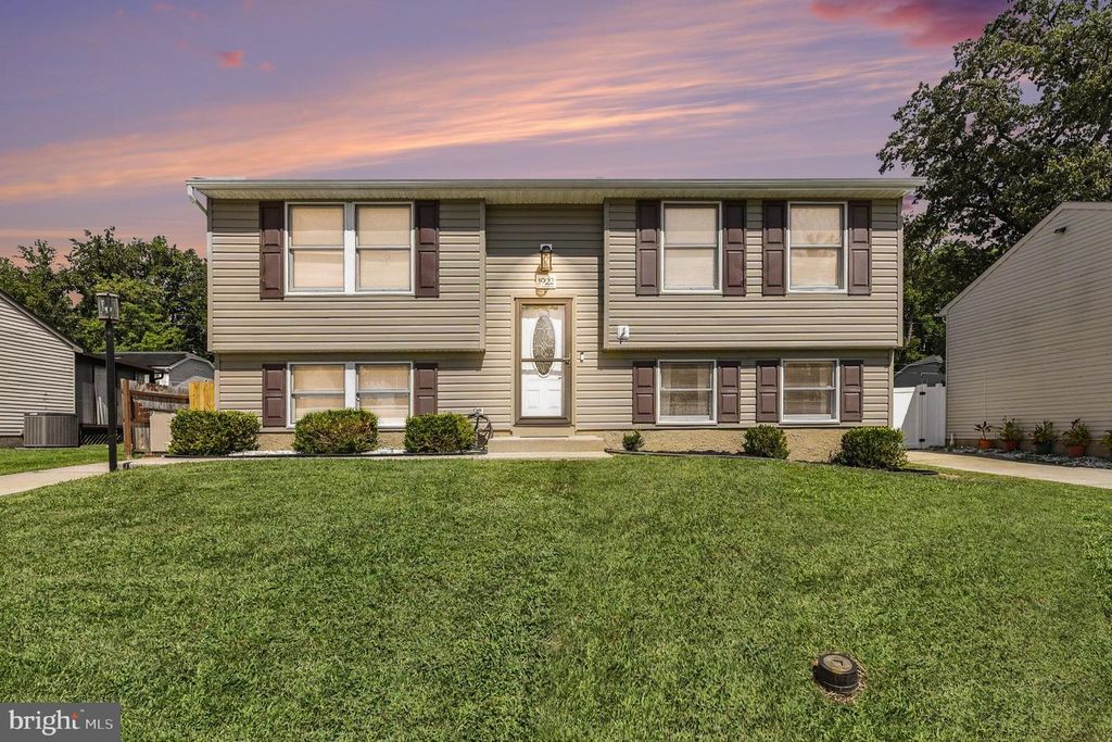 1922 SUE CREEK DR, Essex, MD 21221