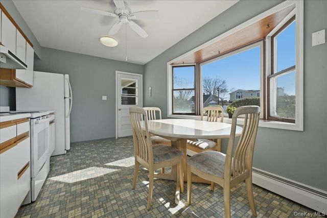 25 Peacock Lane, Levittown, NY 11756