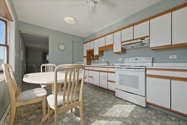 25 Peacock Lane, Levittown, NY 11756