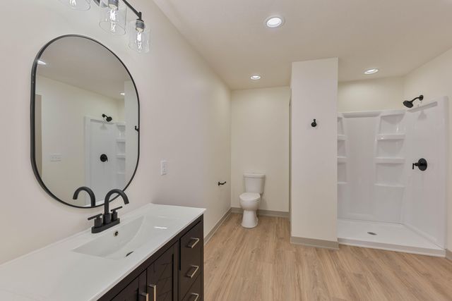 712 LINDBERG Drive, Council Bluffs, IA 51503