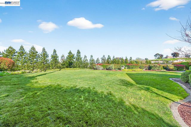 2808 Gray Fox Ct, Pleasanton, CA 94566