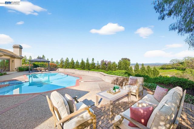 2808 Gray Fox Ct, Pleasanton, CA 94566