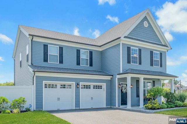 10 Bares Court, Little Ferry, NJ 07643