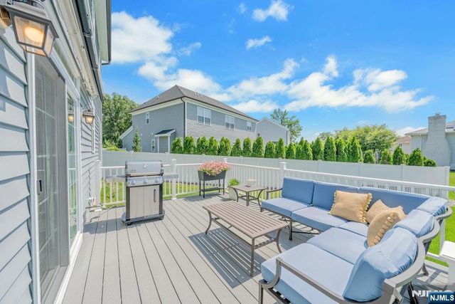 10 Bares Court, Little Ferry, NJ 07643