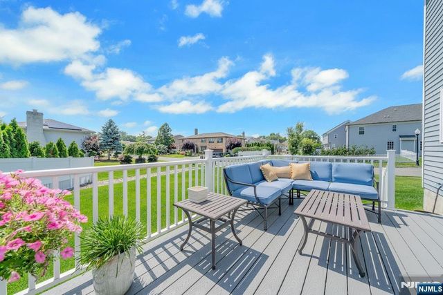 10 Bares Court, Little Ferry, NJ 07643