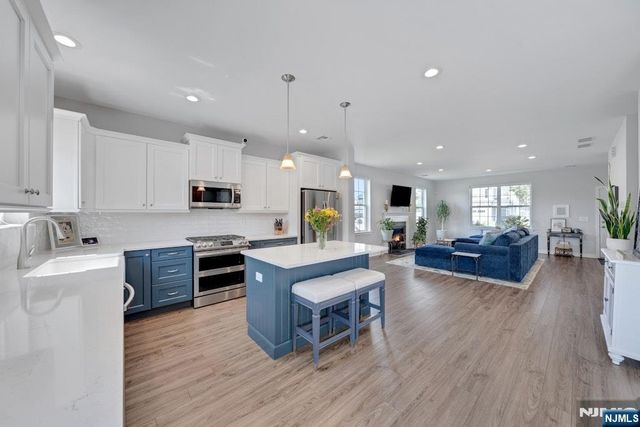 10 Bares Court, Little Ferry, NJ 07643