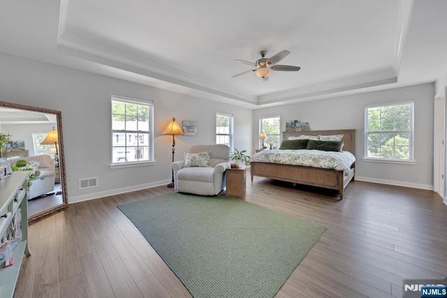 10 Bares Court, Little Ferry, NJ 07643