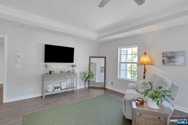 10 Bares Court, Little Ferry, NJ 07643