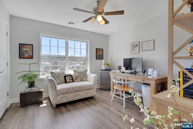 10 Bares Court, Little Ferry, NJ 07643