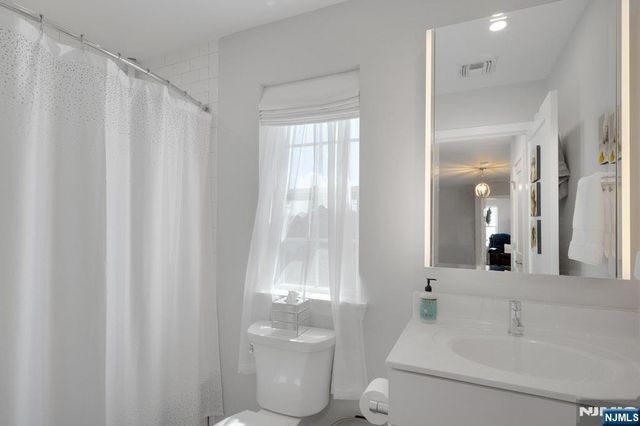 10 Bares Court, Little Ferry, NJ 07643