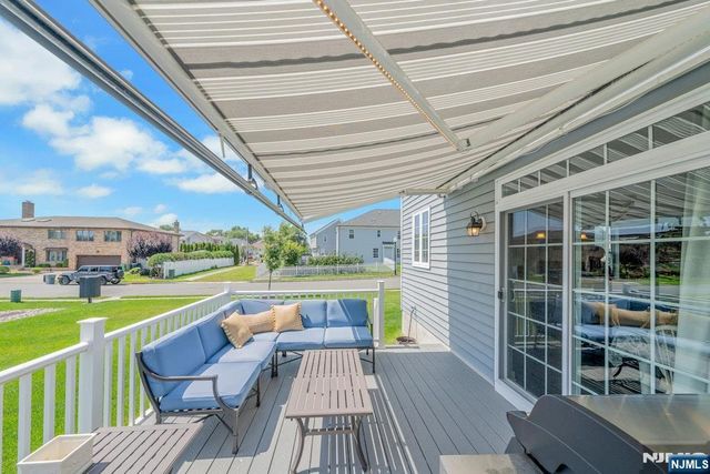 10 Bares Court, Little Ferry, NJ 07643