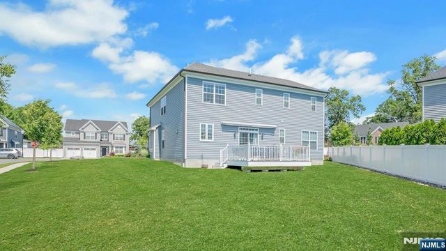 10 Bares Court, Little Ferry, NJ 07643