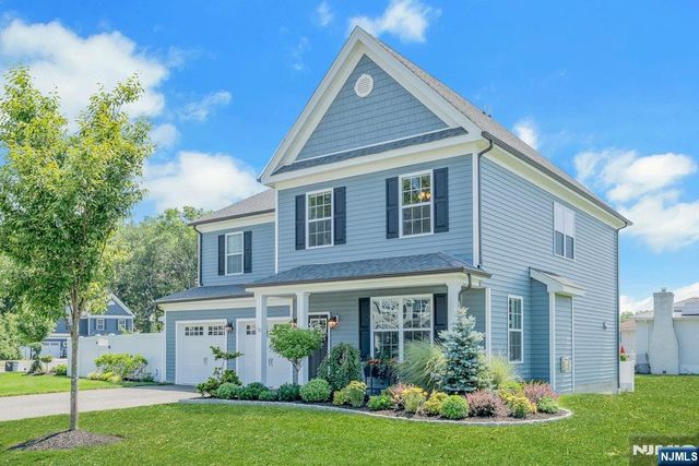 10 Bares Court, Little Ferry, NJ 07643