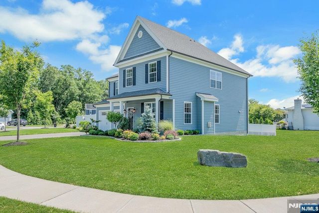 10 Bares Court, Little Ferry, NJ 07643
