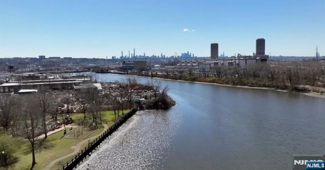 10 Bares Court, Little Ferry, NJ 07643