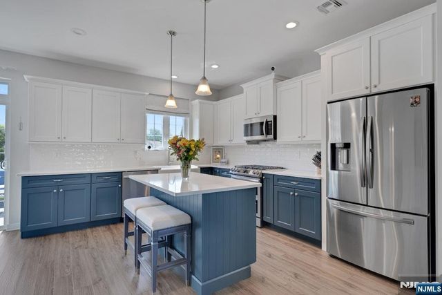 10 Bares Court, Little Ferry, NJ 07643
