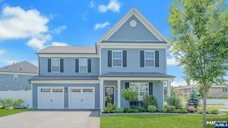 10 Bares Court, Little Ferry, NJ 07643