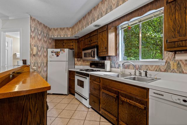 2266 N Shore Acres Road, Soddy Daisy, TN 37379