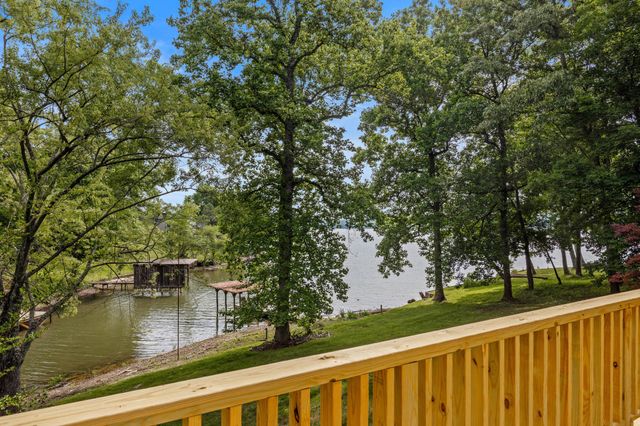 2266 N Shore Acres Road, Soddy Daisy, TN 37379
