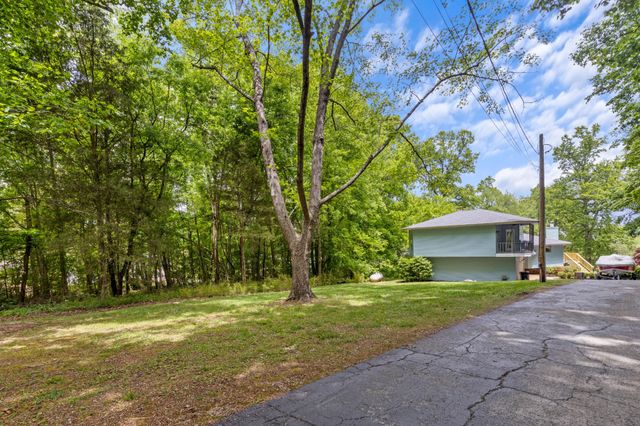 2266 N Shore Acres Road, Soddy Daisy, TN 37379