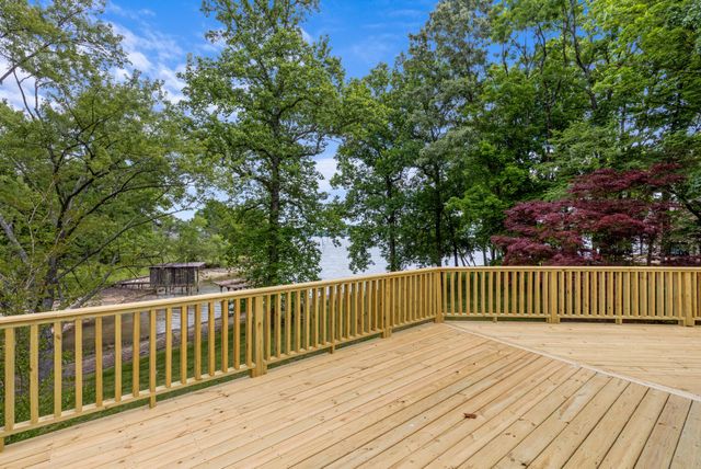 2266 N Shore Acres Road, Soddy Daisy, TN 37379