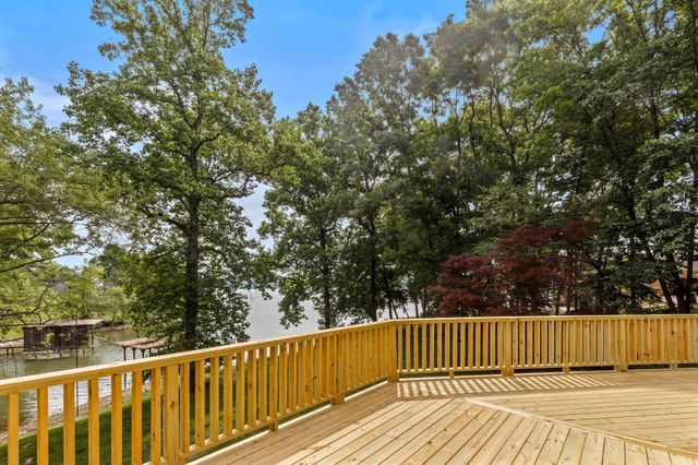 2266 N Shore Acres Road, Soddy Daisy, TN 37379