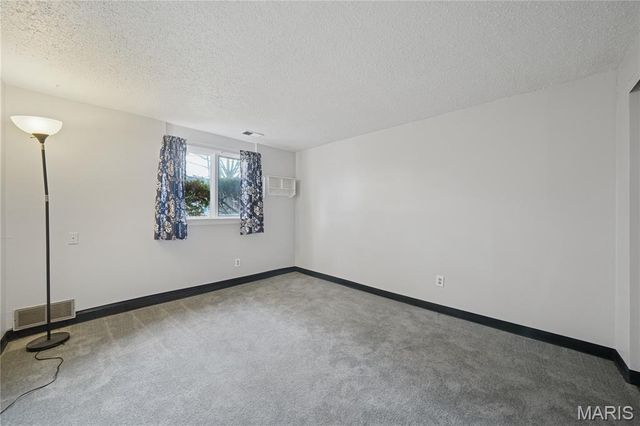 1261 Mautenne Drive, Manchester, MO 63021