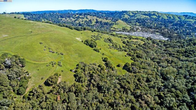 2 Dolores Way, Orinda, CA 94563