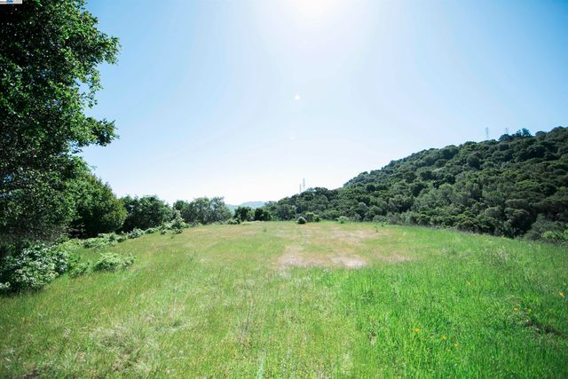 2 Dolores Way, Orinda, CA 94563