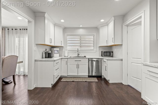 26622 Hass Street, Dearborn Heights, MI 48127