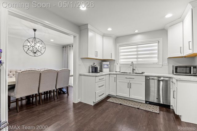 26622 Hass Street, Dearborn Heights, MI 48127