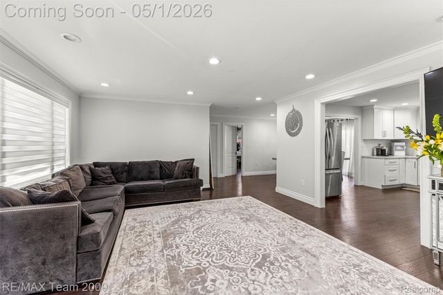 26622 Hass Street, Dearborn Heights, MI 48127