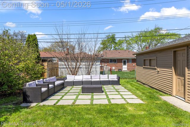 26622 Hass Street, Dearborn Heights, MI 48127