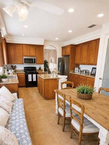 675 Winners Circle, San Jacinto, CA 92582