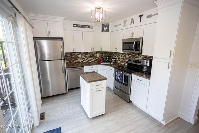 18 Pero Court, Sayreville, NJ 08872