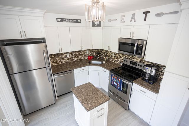 18 Pero Court, Sayreville, NJ 08872