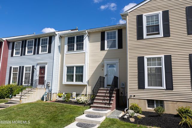 18 Pero Court, Sayreville, NJ 08872