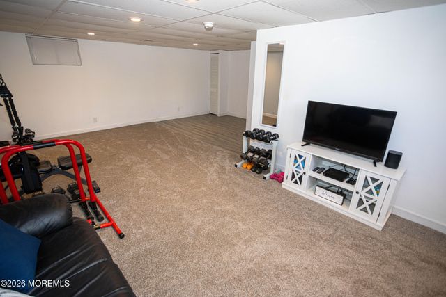 18 Pero Court, Sayreville, NJ 08872