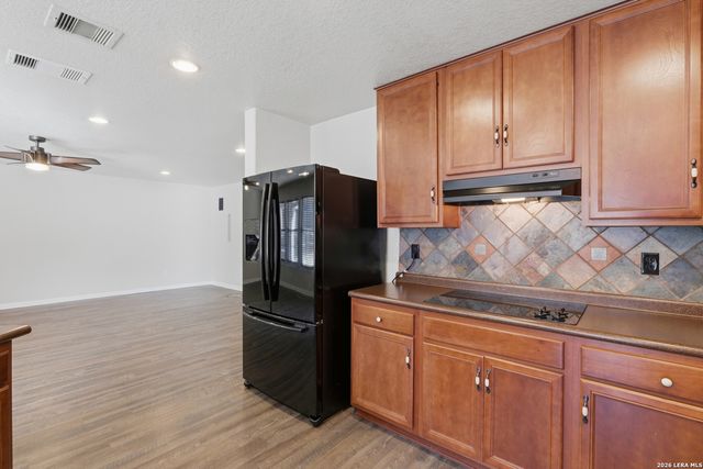 233 SPRINGTREE TRL, Cibolo, TX 78108