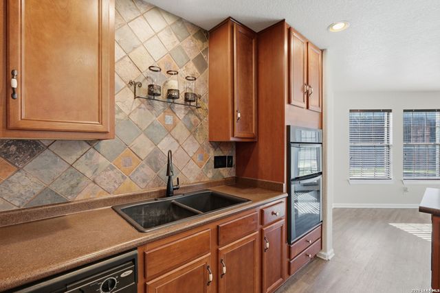 233 SPRINGTREE TRL, Cibolo, TX 78108