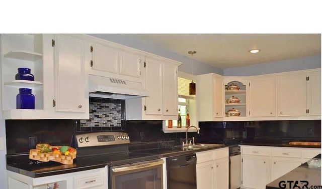 1520 N Texas Ave, Palestine, TX 75803