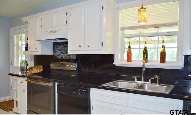 1520 N Texas Ave, Palestine, TX 75803