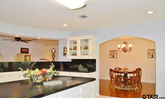 1520 N Texas Ave, Palestine, TX 75803